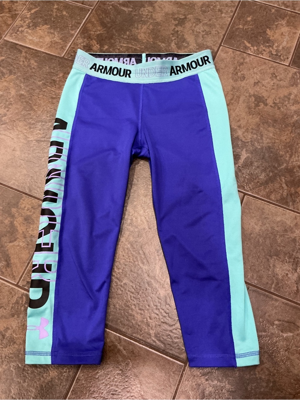 🥵 Under Armour Ladies Purple & Aqua Athletic Capri Leggings bike shorts